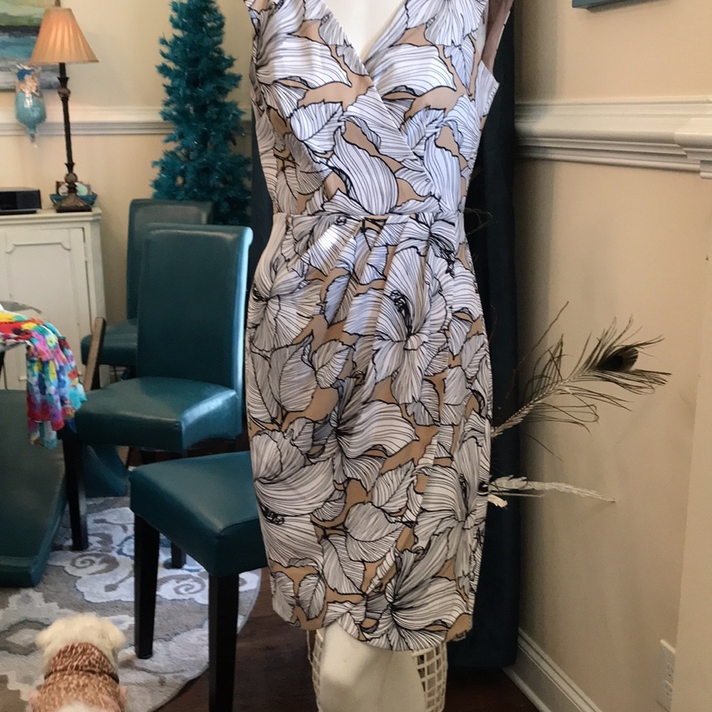 SIZE 6 BEAUTIFUL SPRING SUMMER DRESS for FALL W BLACK BLAZER. Tan/black/white🌸🌸